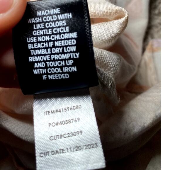 Torrid - Button-Up Blouse Size 2 - Pastel Floral Pattern - Picture 8 of 10